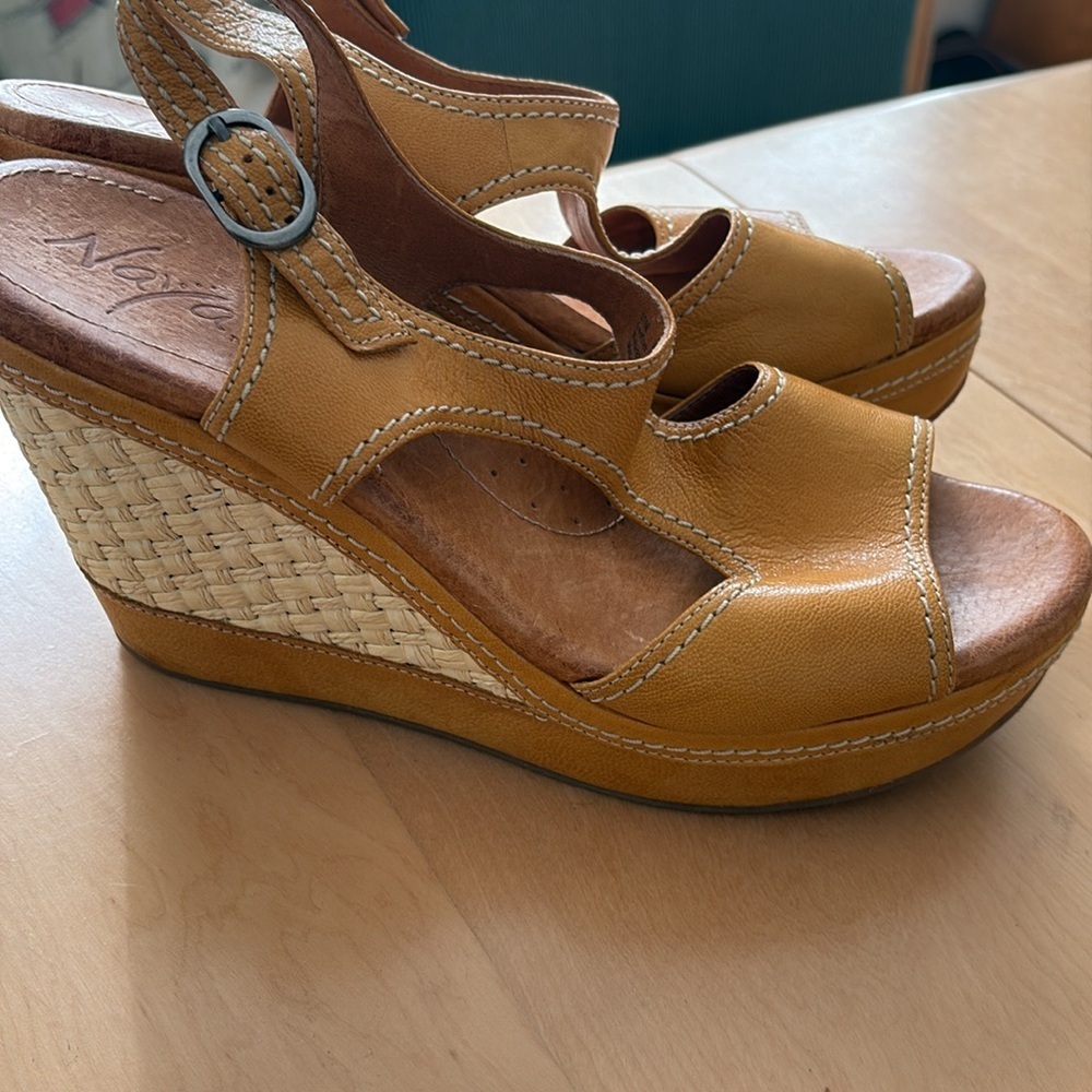 Naya Eternal Mustard Yellow Platform Leather Wedge Sandals.  Size 11